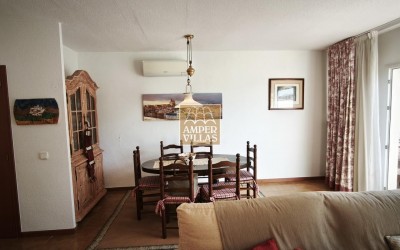 Просторный бунгало с общим бассейном и теннисным кортом, расположенный рядом с гольф-клубом.